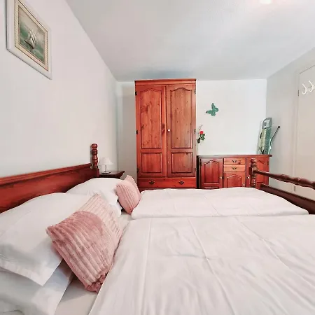 Vito'S Sea View Apartment Apartman