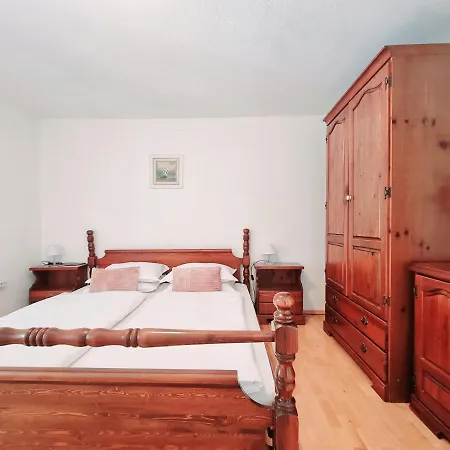 Sea View Apartment *